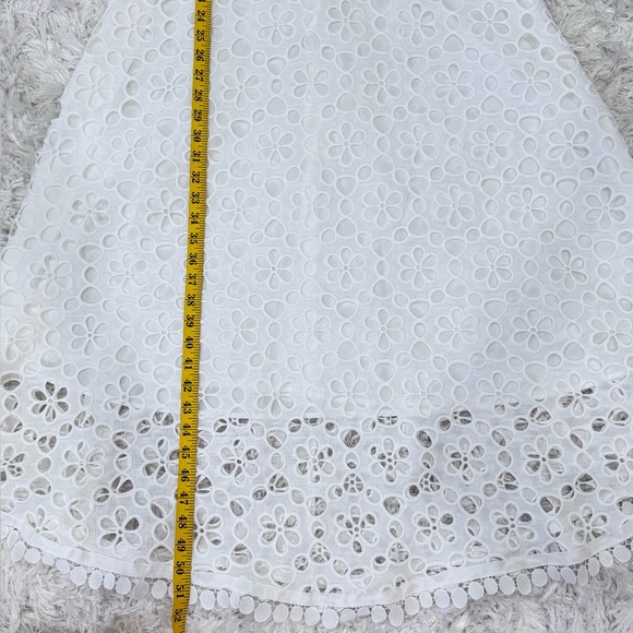 New 🦢 High-End White Embroidered Eyelet V-Neck Dress - Picture 14 of 17